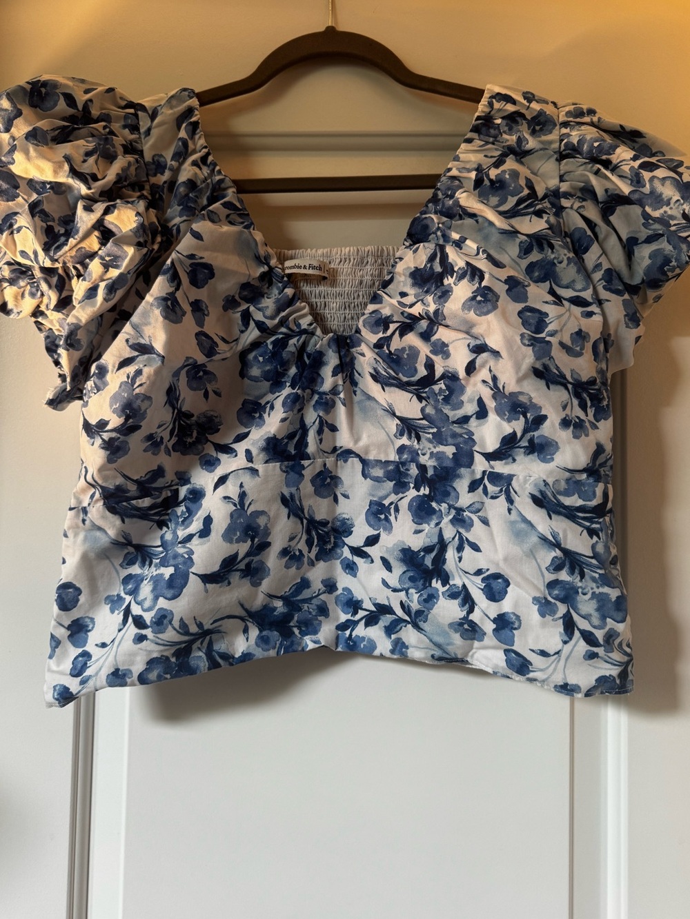 Abercrombie Blue Floral Puff Sleeve Top